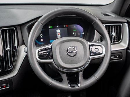 2024 Volvo XC60 T6 Phev Plus Dark AWD *Panoramic roof* *Harmon Kardon* €53,950 thumbnail