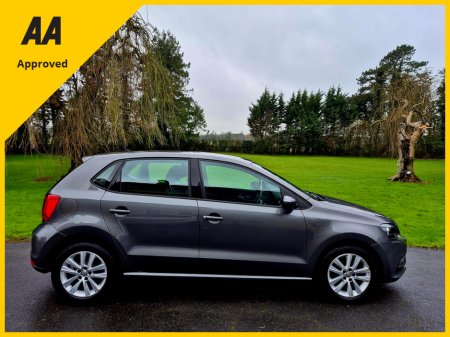 2018 Volkswagen Polo Comfortline 1.0 60HP MANUAL 5SPEED 5DR €11,995 thumbnail