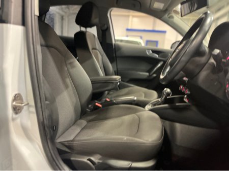 2015 Audi A1 DBA-8XCHZ 3DR €12,950 thumbnail