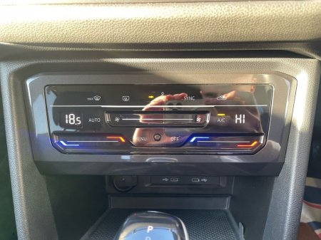 2024 Volkswagen Tiguan Allspace 2.0 TDI 150HP Life DSG €44,975 thumbnail