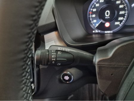 2022 Volvo XC40 T4 PLUS DARK RECHARGE AUTOMATIC **ONE OWNER / APPLE CARPLAY / BLIND SPOT ASSIST / ELECTRIC BOOTLID / HEATED FRONT & REAR SEATS / HEATED STEERING WHEEL / REVERSE CAMERA / WIRELESS PHONE CHARGING** €34,900 thumbnail