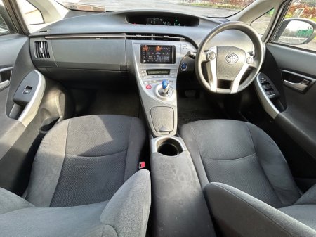 2016 Toyota Prius - thumbnail 8