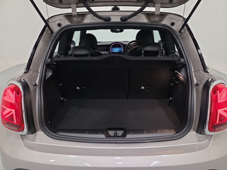 2023 MINI Hatch COOPER Cooper Exclusive Auto thumbnail