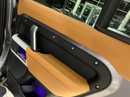 2023 Land Rover Defender - thumbnail 25