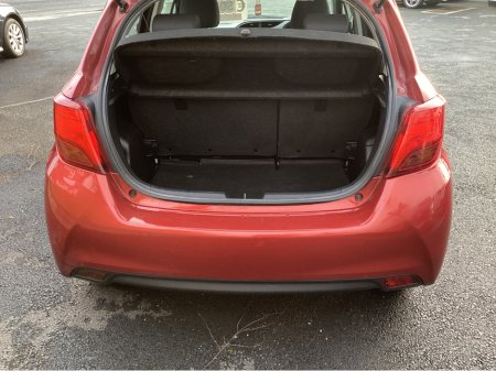 2015 Toyota Yaris - thumbnail 16