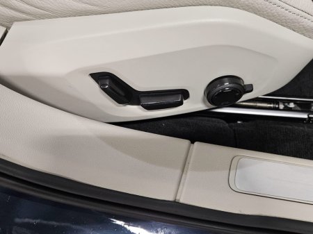 2022 Volvo V60 PHEV T8 (455hp) Ultimate Dark AWD €27,950 thumbnail