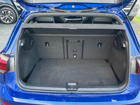 2023 Volkswagen Golf R-LINE 1.5 TSI MHEV 1 130HP €29,950 thumbnail