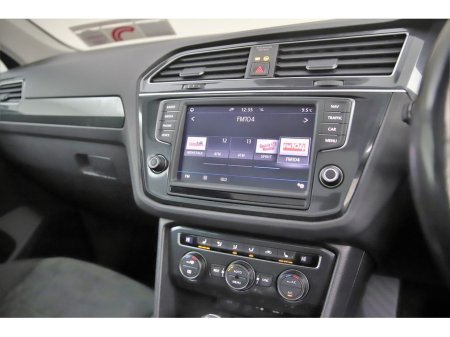 2017 Volkswagen Tiguan 2.0 TDI HIGHLINE 150HP*ALLOYS*PRIVACY GLASS* €25,890 thumbnail
