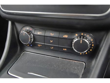 2019 Mercedes-Benz GLA Class GLA 180 *HALF LEATHER*REVERSE CAM*PARK SENSORS* €25,890 thumbnail