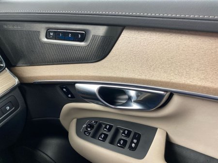 2025 Volvo XC90 - thumbnail 11