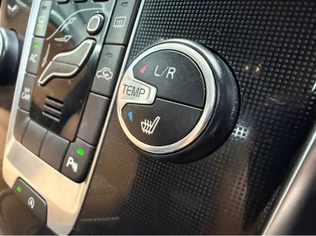 2019 Volvo V40 2.0D D3 MOMENTUM ED 5DR €13,950 thumbnail