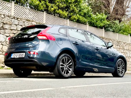 2017 Volvo V40 - thumbnail 14