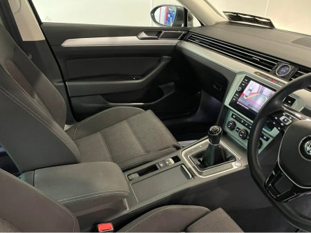 2019 Volkswagen Passat - thumbnail 2