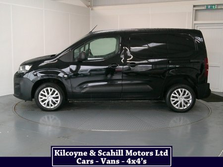 2021 Citroen Berlingo - view 4