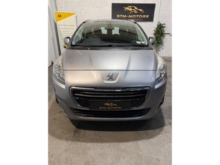 2016 Peugeot 5008 - view 2