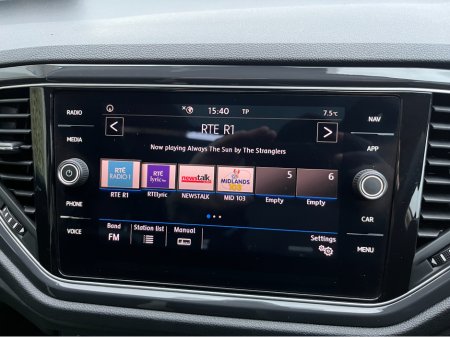 2020 Volkswagen T-Roc SPORT AUTOMATIC 1.5 PETROL //HIGH SPEC//PANORAMIC GLASS ROOF//SAT NAV//KEYLESS ENTRY// thumbnail