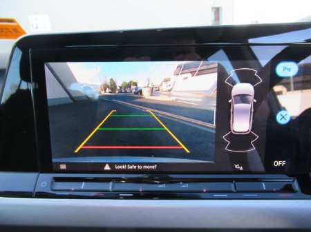 2024 Volkswagen Golf Life 2.0 TDI 115HP 5DR €30,950 thumbnail