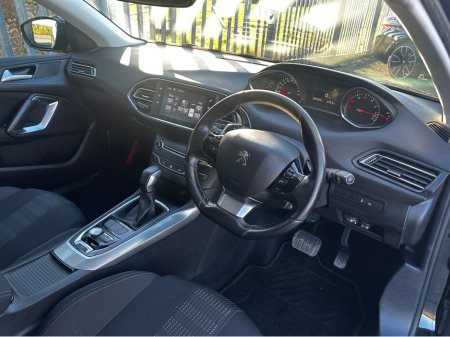 2015 Peugeot 308 - thumbnail 5