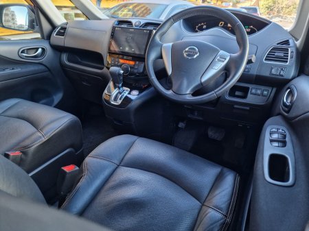 2016 Nissan Serena - thumbnail 4