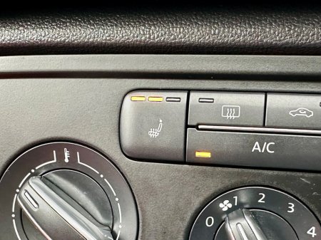 2016 Volkswagen Beetle - thumbnail 5