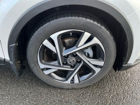 2023 Toyota C-HR HYBRID SPORT BI-TONE 4DR thumbnail