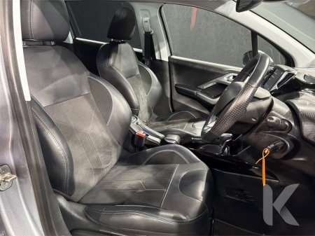 2020 Peugeot 2008 - thumbnail 16