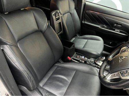 2020 Mitsubishi Outlander €23950! 2020 MITSUBISHI OUTLANDER PHEV G PLUS PACKAGE 2.4 AUTOMATIC / CRUISE CONTROL / 360° PARKING CAMERA / ELECTRIC HEATED SEATS / HEATED STEERING WHEEL / PADDLE SHIFTERS €23,950 thumbnail