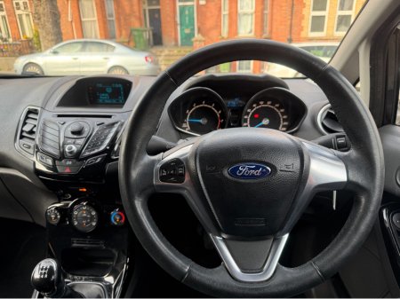 2014 Ford Fiesta - thumbnail 16