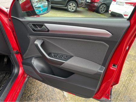 2023 Volkswagen T-Roc ACTIVE AUTOMATIC 1.5 PETROL //VERY LOW MILES//KEYLESS ENTRY//ADAPTIVE CRUISE CONTROL//BLIND SPOT WARNING// €29,950 thumbnail