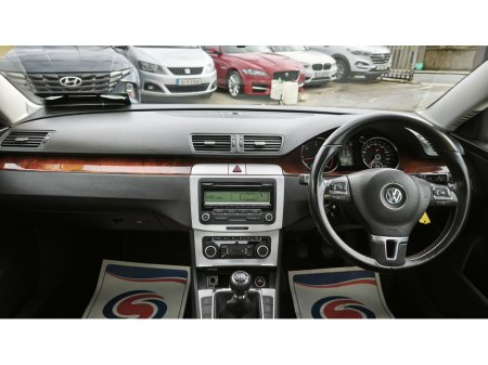 2010 Volkswagen Passat - thumbnail 23