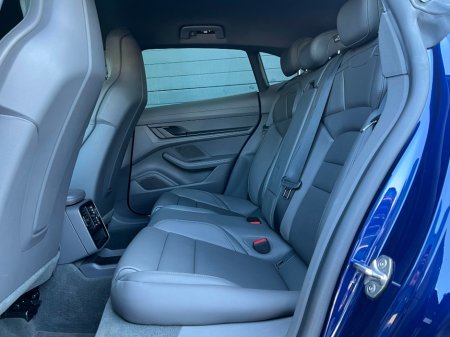 2022 Porsche Taycan 4S Cross Turismo 93kWh €61,995 thumbnail