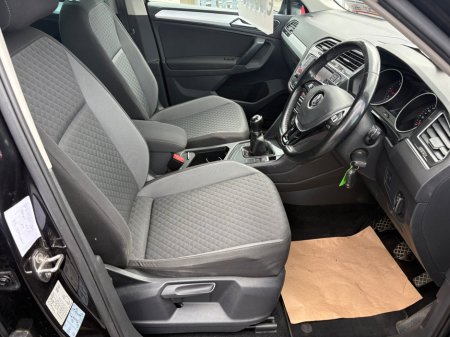 2017 Volkswagen Tiguan - thumbnail 10