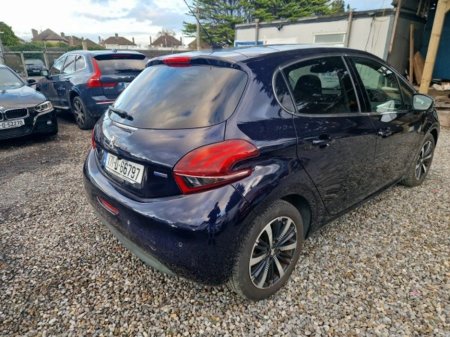 2017 Peugeot 208 1.2l Auto| Panoramic roof €10,950 thumbnail