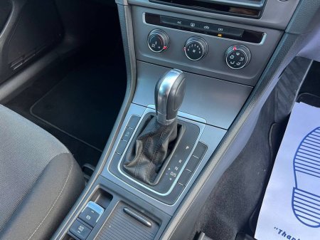 2016 Volkswagen Golf R-LINE PACK 1.2 TSI AUTO // FULL SERVICE HISTORY // NEW 19" ALLOYS // BLUETOOTH MUSIC €15,950 thumbnail