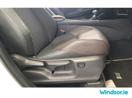 2019 Toyota C-HR Hybrid Auto €19,995 thumbnail