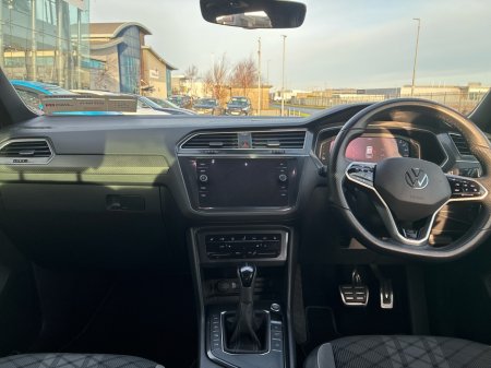 2022 Volkswagen Tiguan R-LINE 1.4 TSI PHEV 2 245HP 5DR thumbnail