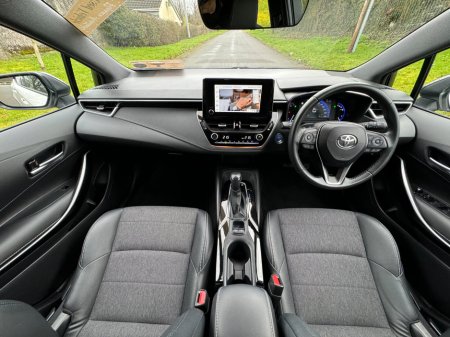 2022 Toyota Corolla 1.8 Hybrid Luna Sport Hatchback €26,950 thumbnail