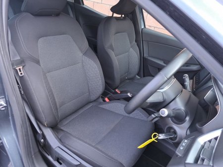 2020 Renault Clio - thumbnail 11