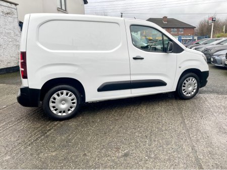 2022 Opel Combo L1H1 1.5 CDTI 100PS DIESEL 6SPEED MANUAL MY22 SWB €13,000 thumbnail