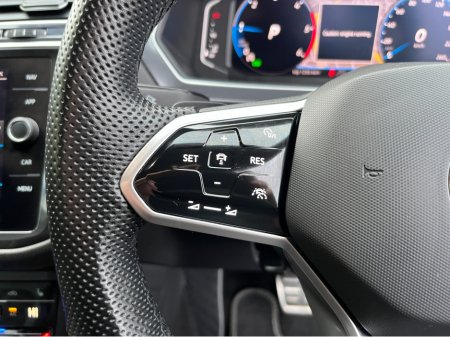 2023 Volkswagen Tiguan Allspace R-LINE 7 SEATER AUTOMATIC 2.0 TDI DIESEL //SAT NAV//ADAPTIVE CRUISE CONTROL//REVERSE CAMERA//HEATED SEATS AND STEERING WHEEL// €42,950 thumbnail
