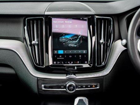 2024 Volvo XC60 T6 Phev Plus Dark AWD *Panoramic roof* *Harmon Kardon* €53,950 thumbnail