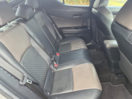2021 Toyota C-HR 1.8 HYBRID SOL €23,999 thumbnail