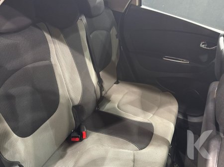 2017 Renault Captur 1.2 PETROL AUTO - CRUISE CONTROL - HEATING / AC CONTROLS - ALL ELECTRIC WINDOWS €14,450 thumbnail