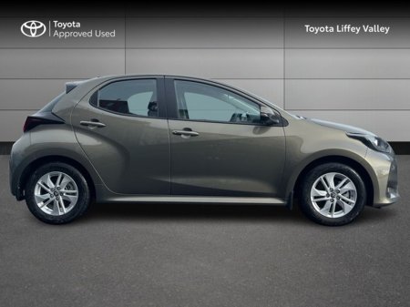 2023 Toyota Yaris YARIS LUNA HYBRID €24,450 thumbnail