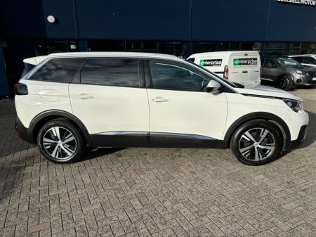 2020 Peugeot 5008  €27,950