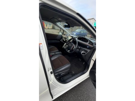 2019 Toyota Sienta  €15,950 thumbnail