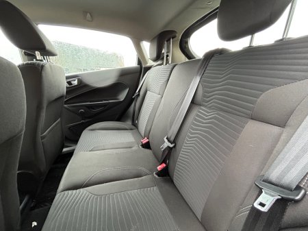 2016 Ford Fiesta - thumbnail 11