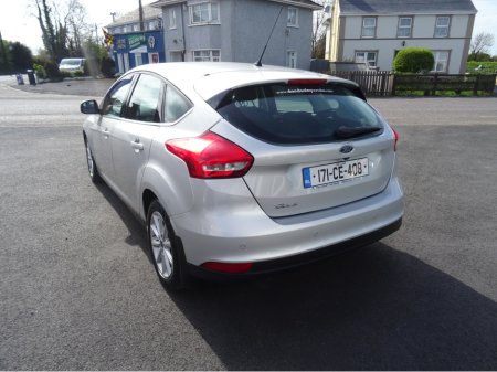 2017 Ford Focus - thumbnail 10