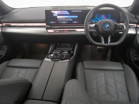 2024 BMW i5 - view 4