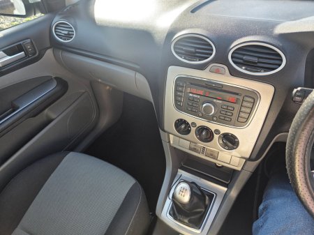 2011 Ford Focus - thumbnail 10